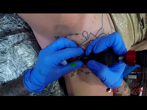 ❤️ Ekstrèmman tatoue hottie Sully Savage te fè yon tatoo sou klitoris li ❌ Ponografi bon jan kalite nan ht.cbddeluxe.top ️❤